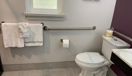 Queen Room - Disability Access/Non-Smoking