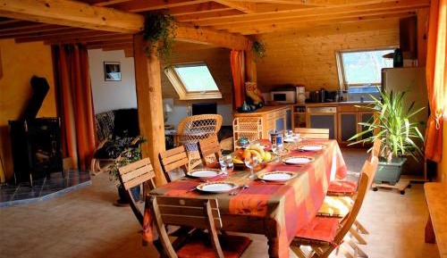 Apartment with Mountain View