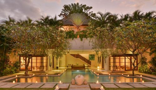 Four-Bedroom Villa with Private Pool and Fully Equipped Kitchenette
