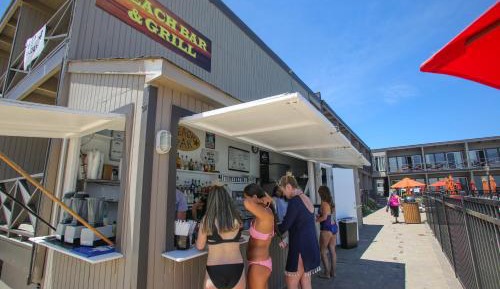 Deluxe Queen Room with Two Queen Beds - Oceanfront Pool Courtyard