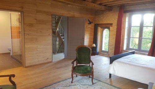 Deluxe Double Room (2 Adults + 2 Child)