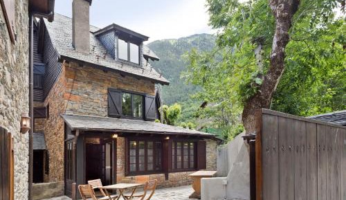 Five-Bedroom Apartment