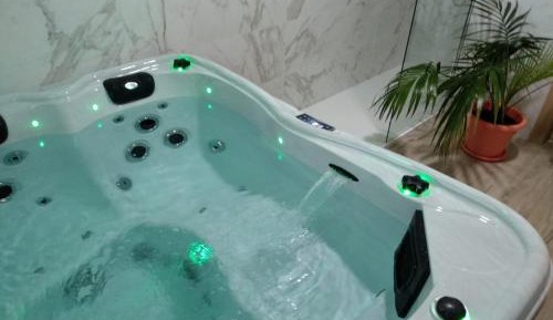 Queen Room with Spa Bath