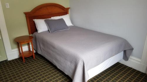 Single Room with Shared Bathroom