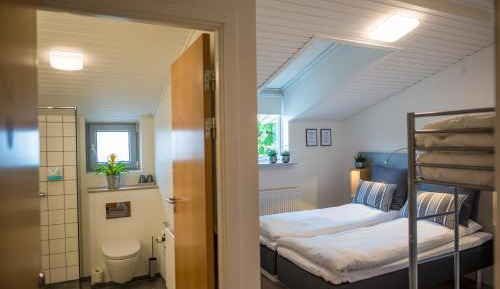 Family Room (2 Adults + 2 Children)