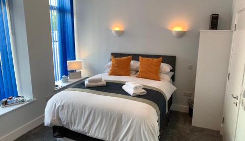 King Room with Roll-in Shower