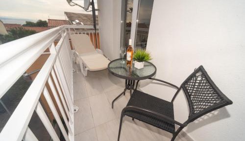 One-Bedroom Apartment with Sea View