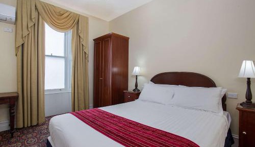 Queen Room - Non-Smoking