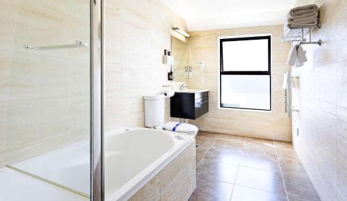 Executive Suite with Spa Bath