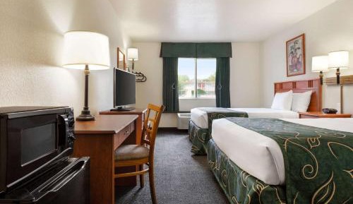 Deluxe Queen Room - Mobility Access/Non-Smoking