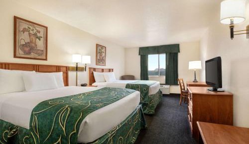 Queen Room with Two Queen Beds - Non-Smoking