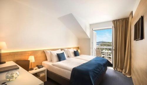 Double Room with Side Sea View and Balcony