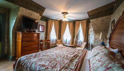 King Suite with Sofa Bed