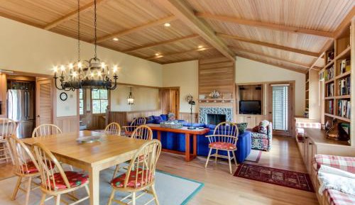 Three-Bedroom Vacation Home 