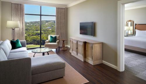 Signature Fairways Suite
  - 1 King Bed