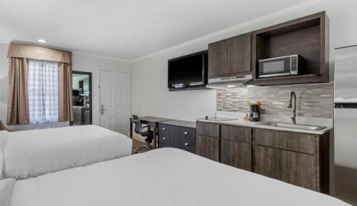 Queen Room with Two Queen Beds - Non-Smoking