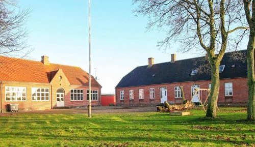 Ten-Bedroom Holiday Home