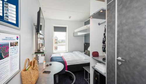 Standard Queen Room with Extra Bed
