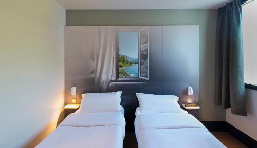 Twin Room (2 Adults)