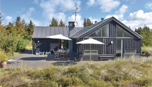 Three-Bedroom Vacation Home 