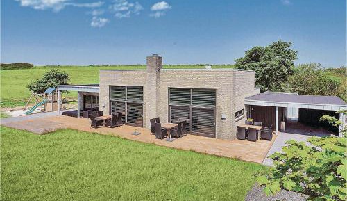 Three-Bedroom Vacation Home 