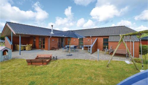 Three-Bedroom Vacation Home 
