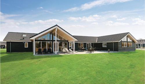 Twelve-Bedroom Holiday Home