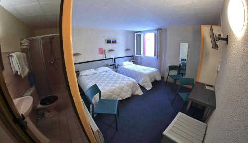 Triple Room with Courtyard View