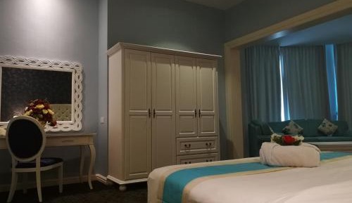 Suite with Mountain View