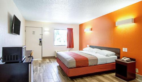 King Room - Non-Smoking