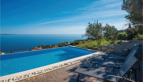 Three-Bedroom Vacation Home 