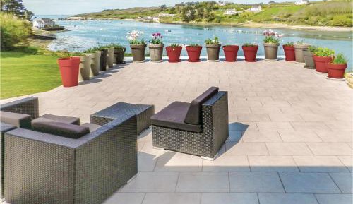 Five-Bedroom Holiday Home