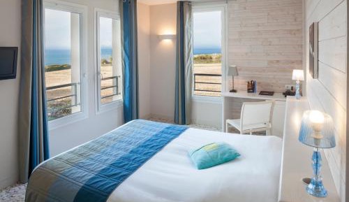 Double or Twin Room with Sea View