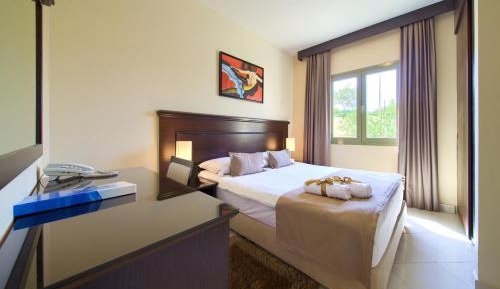 Family Suite (2 Adults +2 Children)