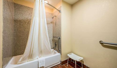 Queen Room - Accessible/Non-Smoking