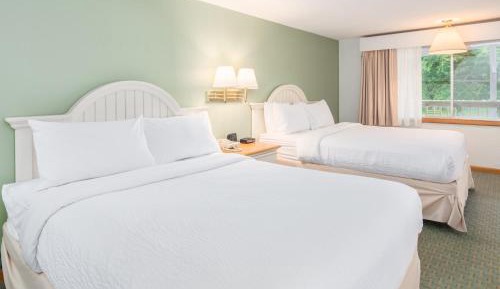 Queen Room with Two Queen Beds - Non-Smoking