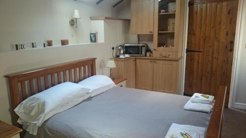 Deluxe Double Room with Shower