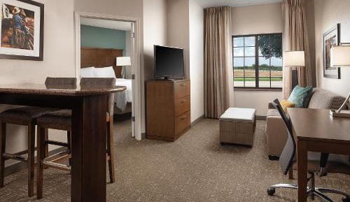 One-Bedroom King Suite with Dining Area and Kitchen
