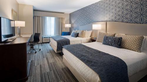 Queen Room with Two Queen Beds - Disability Access/Bath Tub