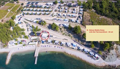 Deluxe Mobile Home with Hot Tub - Beachfront