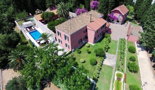 Villa with Garden View