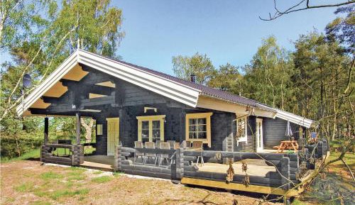 Three-Bedroom Vacation Home 