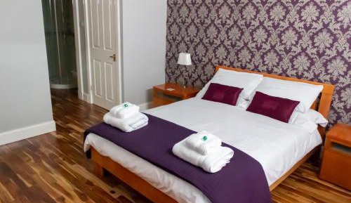 Quadruple Room with Private Bathroom