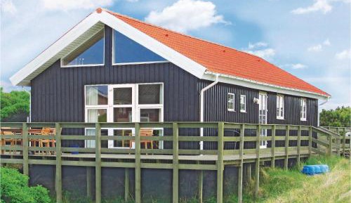 Three-Bedroom Vacation Home 