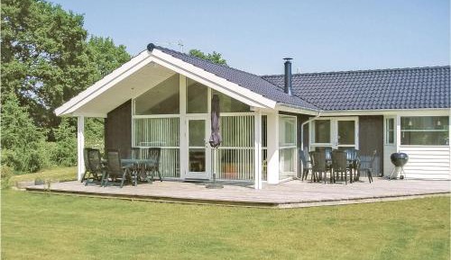 Three-Bedroom Vacation Home 