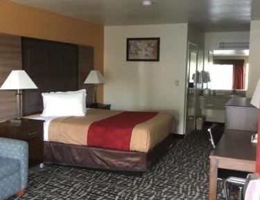 Queen Room - Non-Smoking