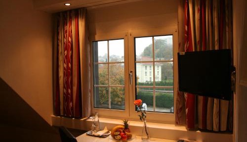 Single Room Facing Street