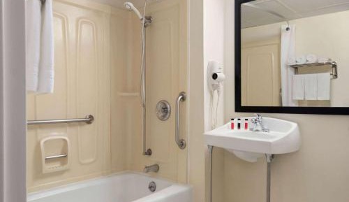 Double Room with Bath Tub - Mobility/Hearing Accessible - Non-Smoking