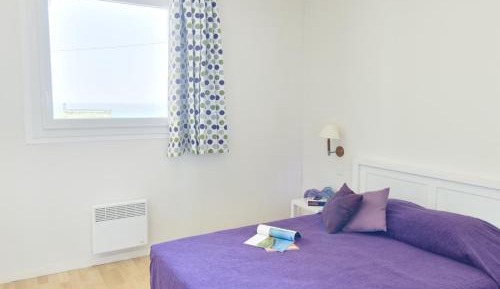 One-Bedroom Apartment with Cabin