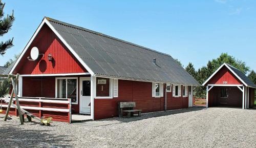 Three-Bedroom Holiday Home 